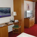 Alpinhotel Berghaus 4*