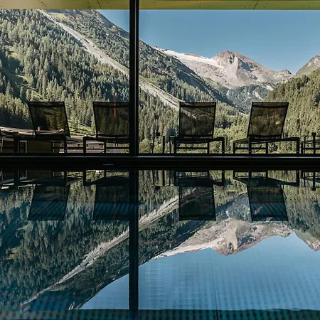 Hotel Alpinhotel Berghaus 4*