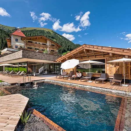 Alpinhotel Berghaus 4*