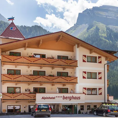 Hotel Alpinhotel Berghaus 4*