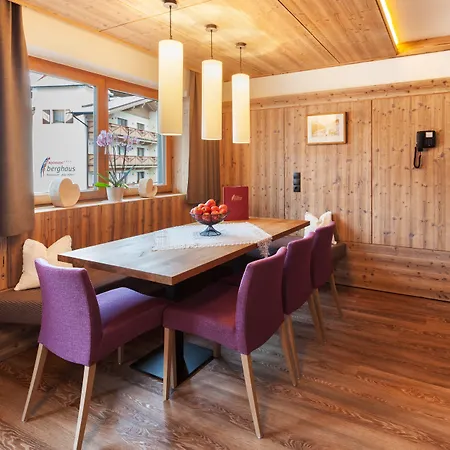 Alpinhotel Berghaus 호텔 턱스