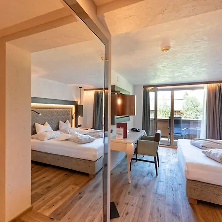 Alpinhotel Berghaus 4* Tux