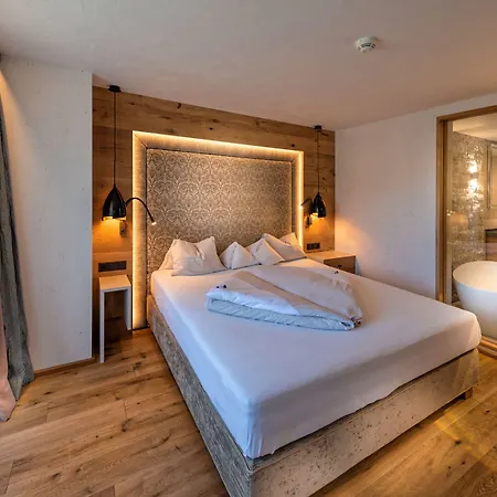 Hotel Alpinhotel Berghaus 4*