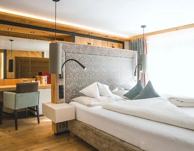 Hotel Alpinhotel Berghaus 4*