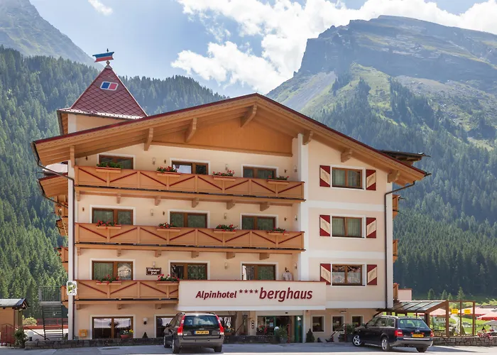 Hotel Alpinhotel Berghaus 4*