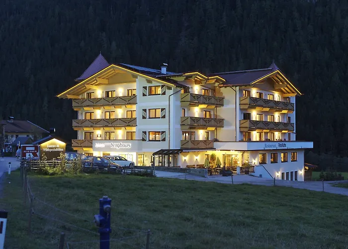 Hotel Alpinhotel Berghaus 4*