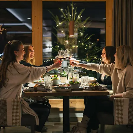 Alpinhotel Berghaus 4* トゥクス