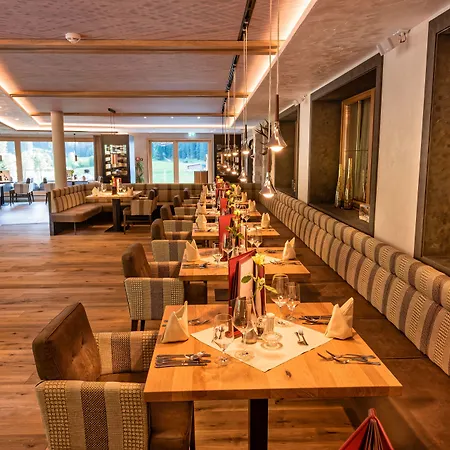 Alpinhotel Berghaus ホテル トゥクス