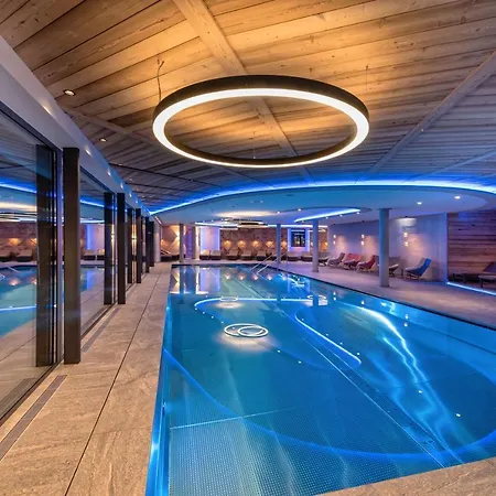 Hotel Alpinhotel Berghaus 4*