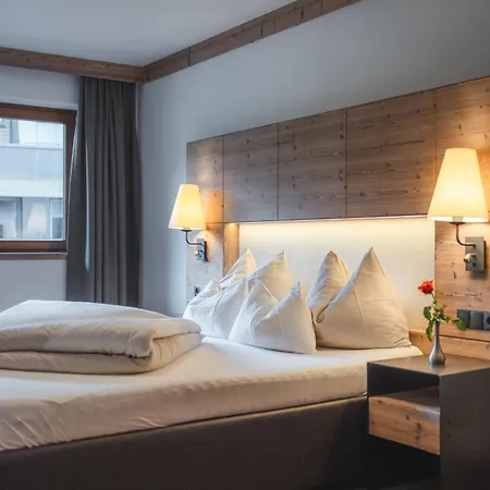 Hotel Alpinhotel Berghaus 4*
