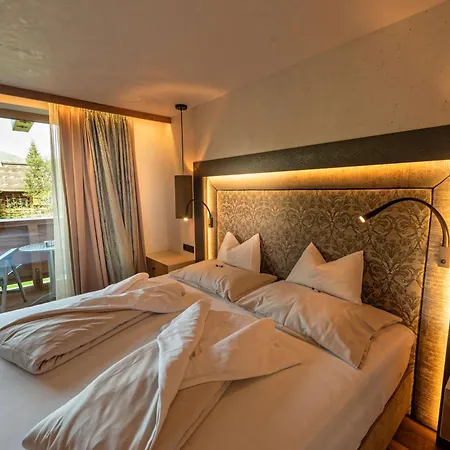 Hotel Alpinhotel Berghaus 4*