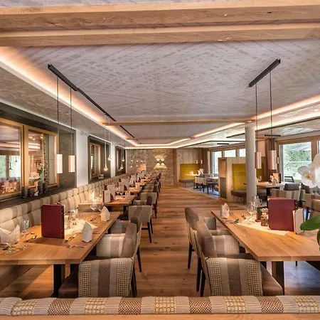 Hotel Alpinhotel Berghaus 4*